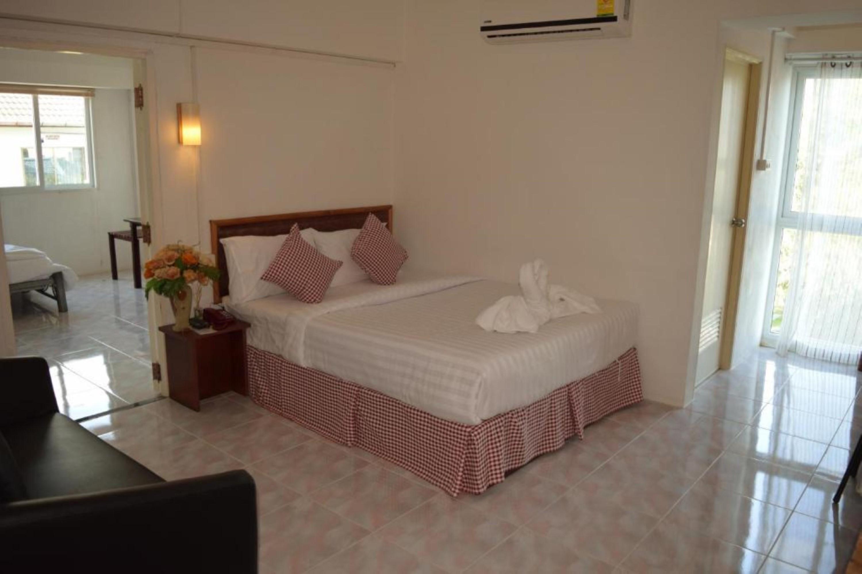 Hotel De Ratt Phuket Exterior photo