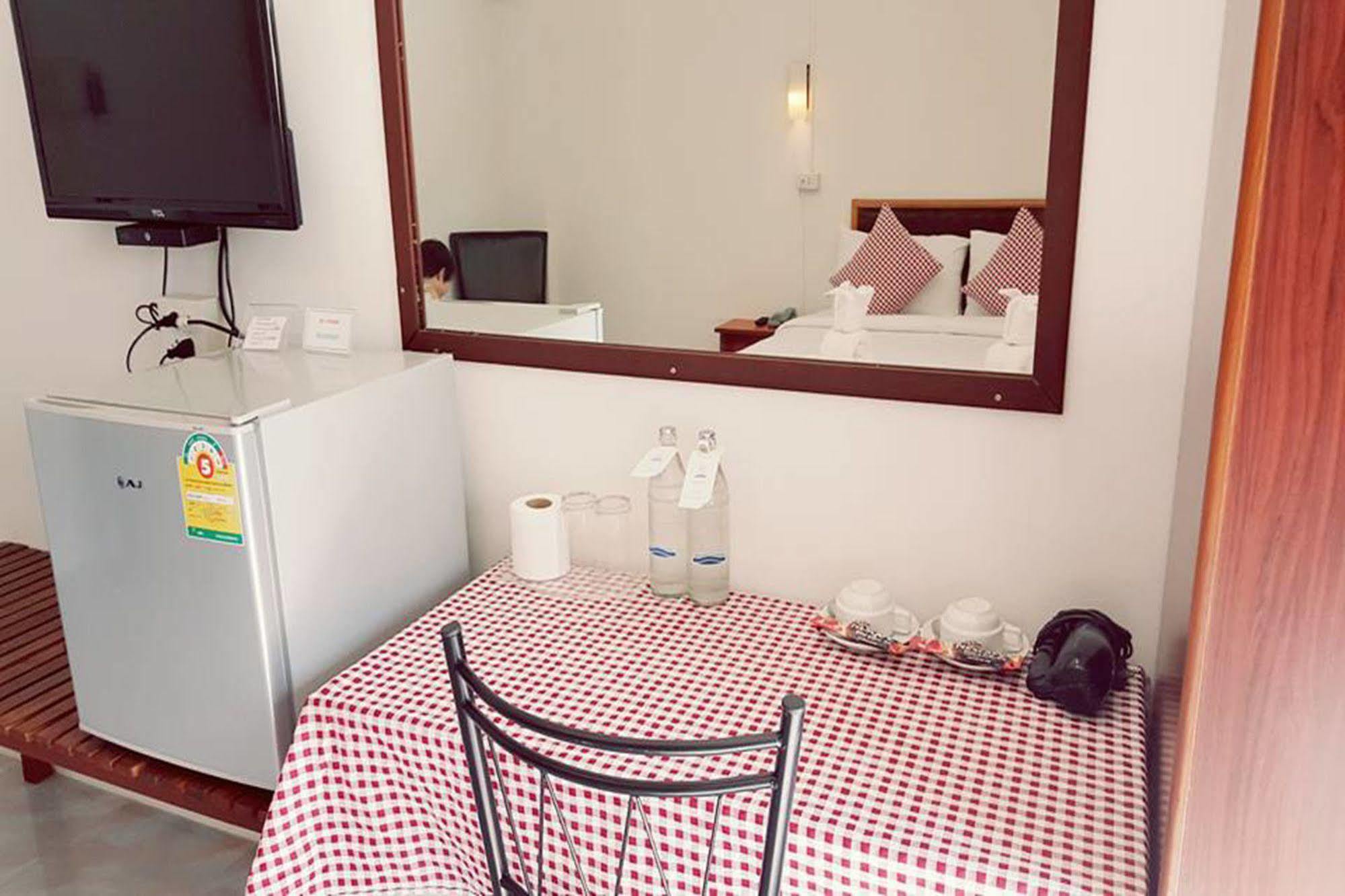Hotel De Ratt Phuket Exterior photo