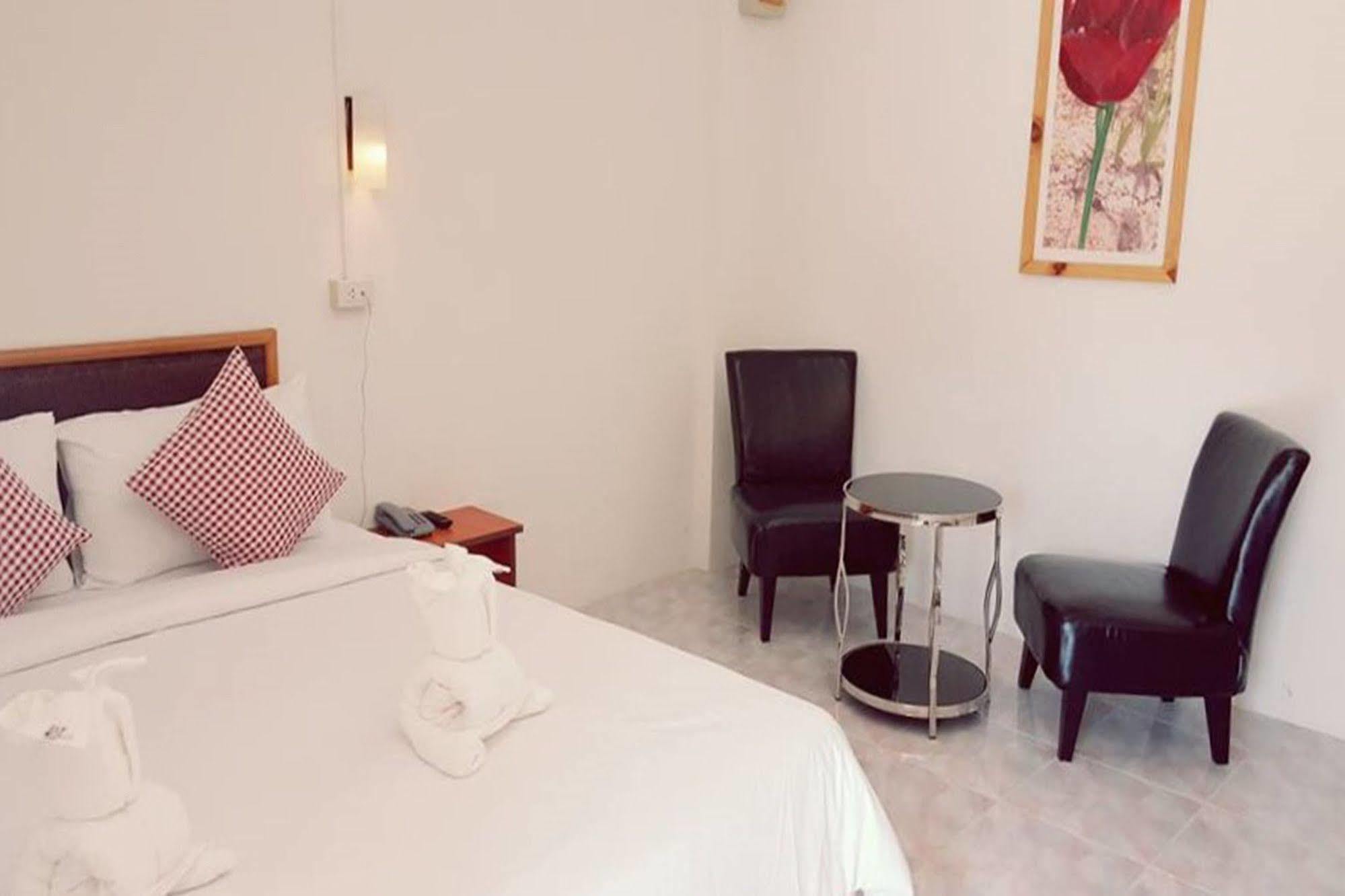 Hotel De Ratt Phuket Exterior photo