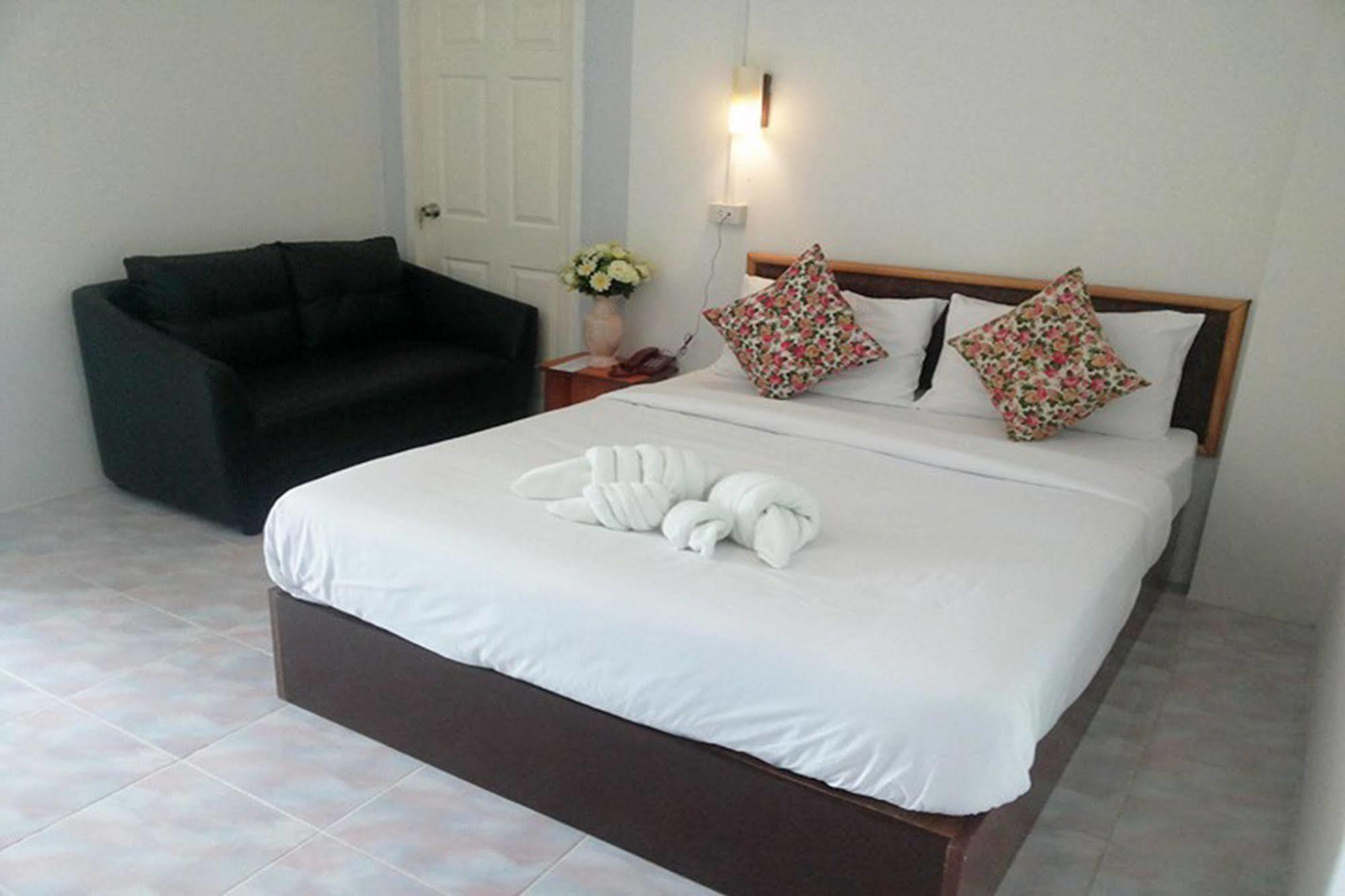 Hotel De Ratt Phuket Exterior photo