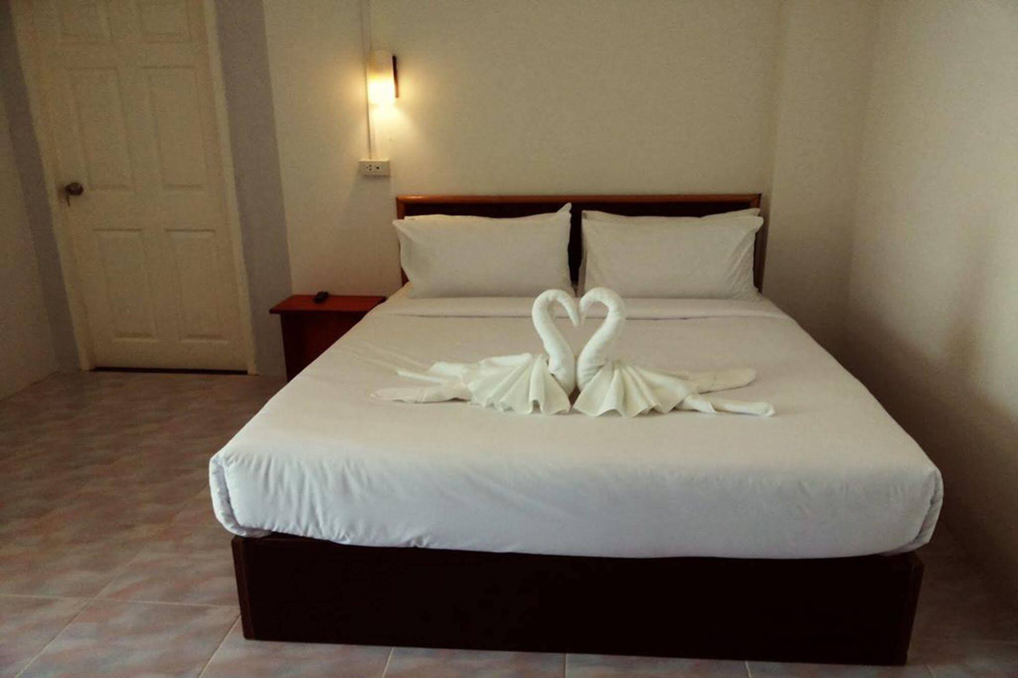 Hotel De Ratt Phuket Exterior photo